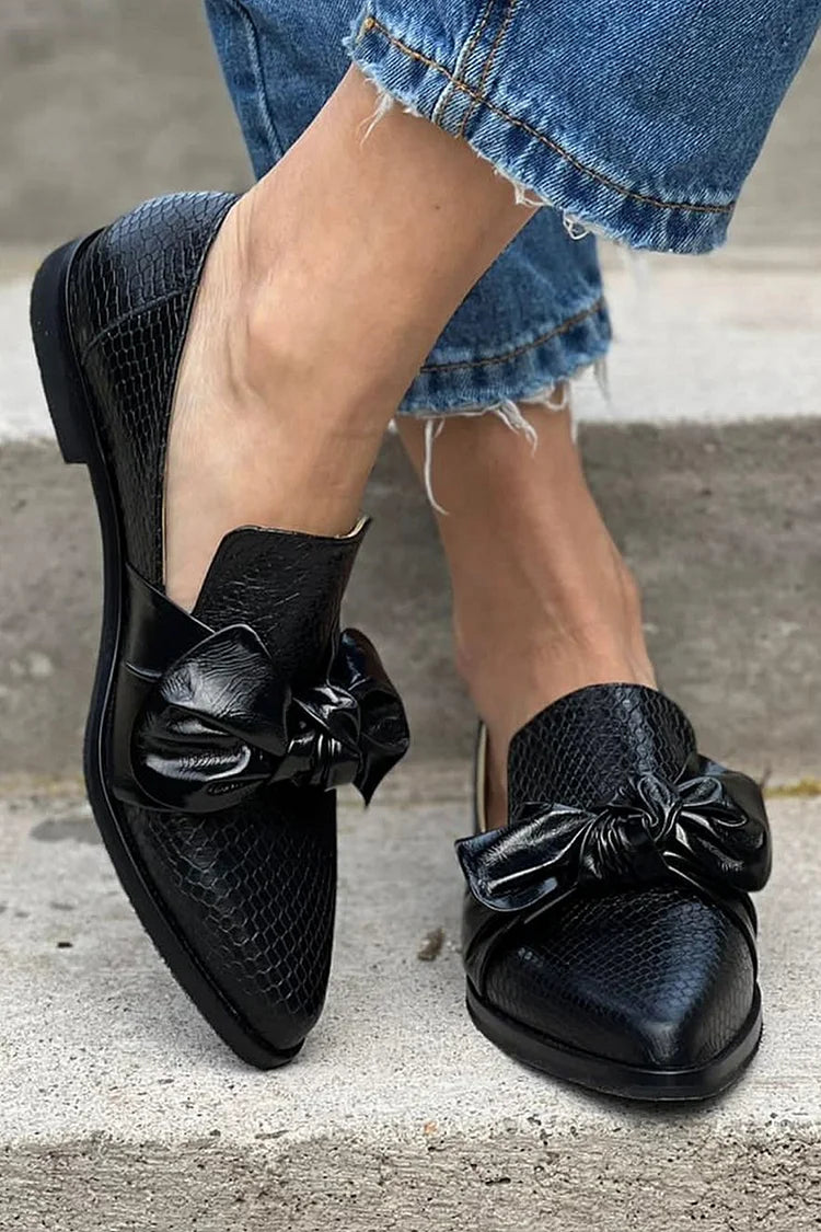Kimberly Benn | Black Loafer With Shiny Bow