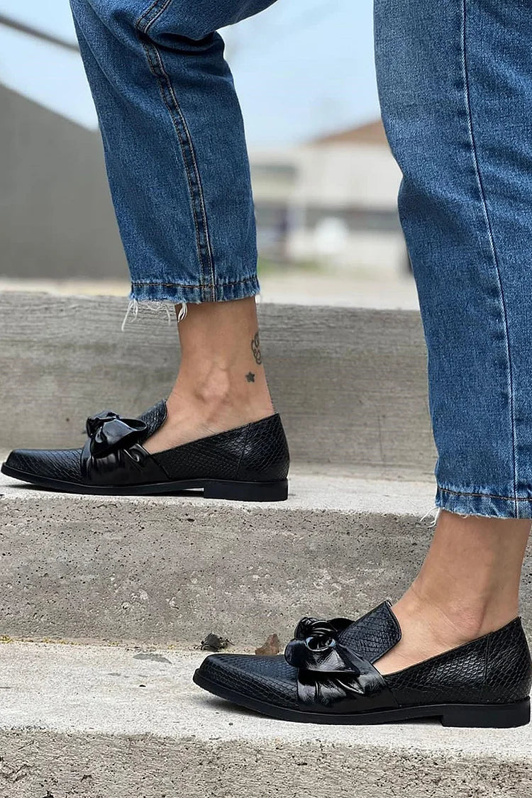 Kimberly Benn | Black Loafer With Shiny Bow